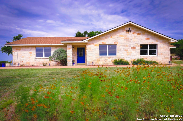 Listing photo id 1 for 1231 Montell