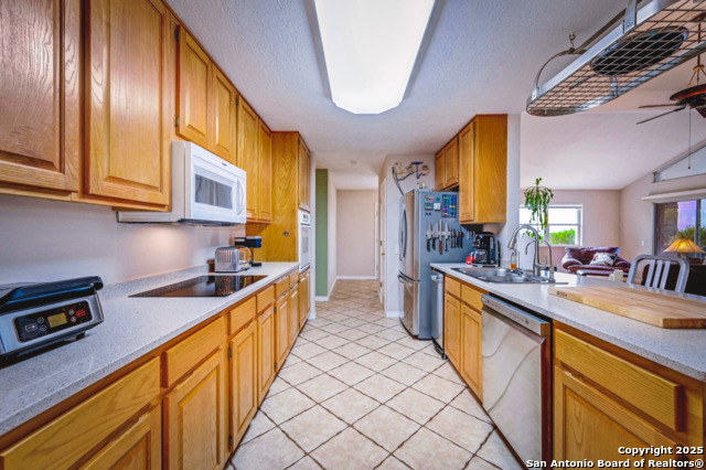 Listing photo id 7 for 1231 Montell