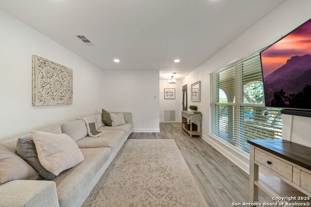 Listing photo id 12 for 14227 Ridgeboro Drive