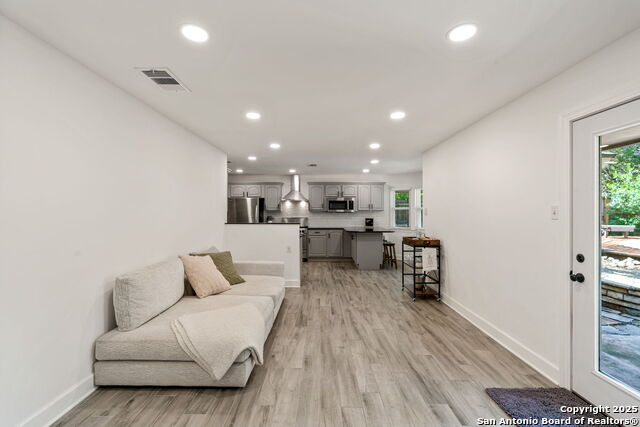 Listing photo id 14 for 14227 Ridgeboro Drive