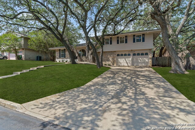 Listing photo id 0 for 14227 Ridgeboro Drive