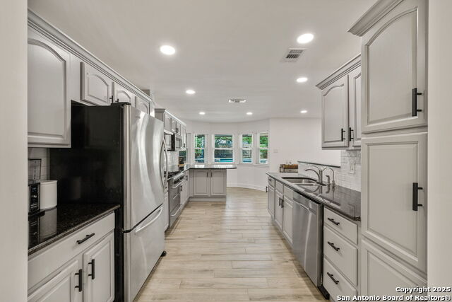 Listing photo id 20 for 14227 Ridgeboro Drive