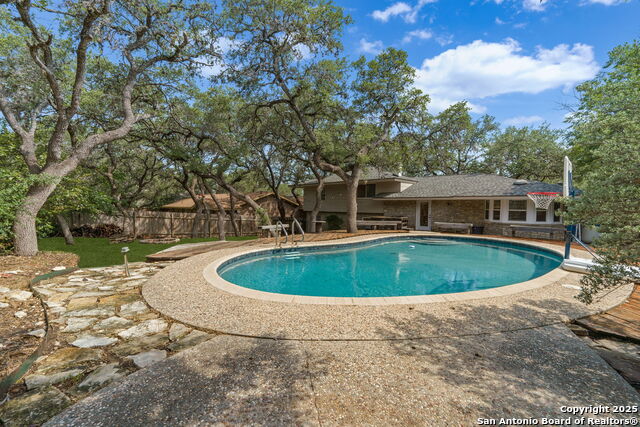 Listing photo id 1 for 14227 Ridgeboro Drive