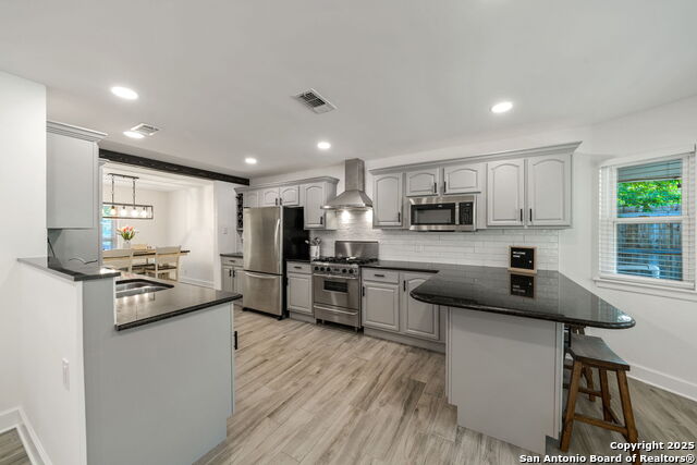 Listing photo id 2 for 14227 Ridgeboro Drive