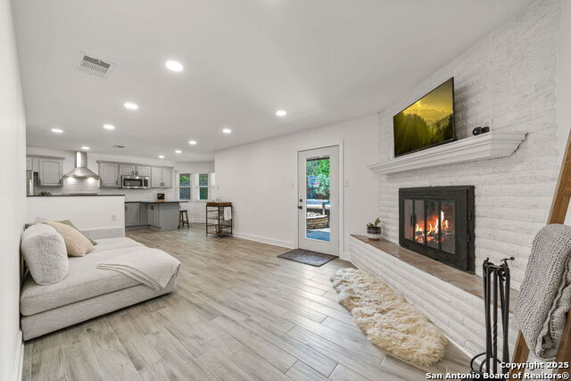 Listing photo id 3 for 14227 Ridgeboro Drive