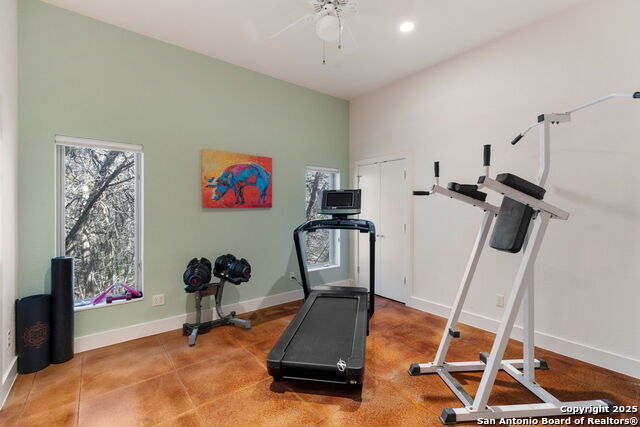 Image 16 of 26 For 10329 Montanio Dr
