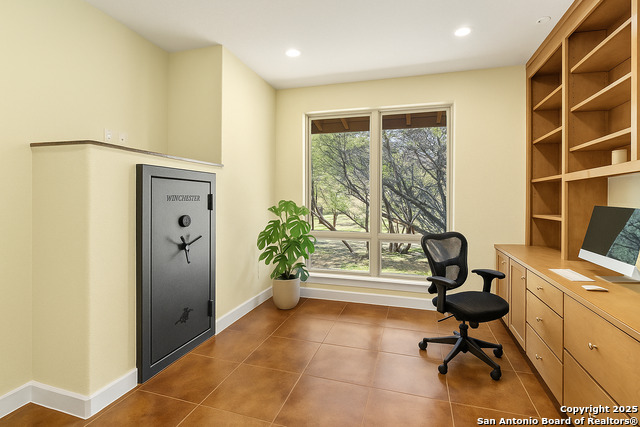 Image 7 of 26 For 10329 Montanio Dr