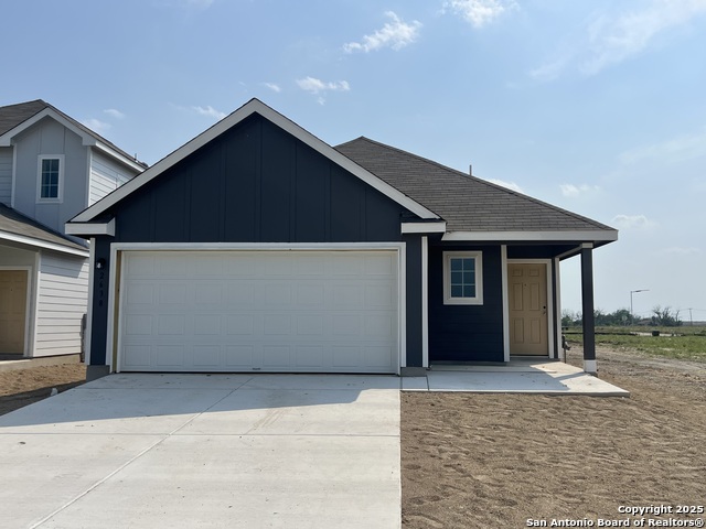 Listing photo id 0 for 2638 Downsbury Drive