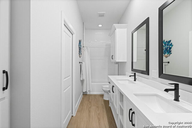 Listing photo id 18 for 14342 Aquarius St