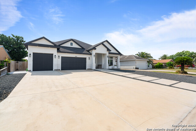 Listing photo id 2 for 14342 Aquarius St