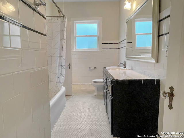 Image 13 of 32 For 436 Gramercy Pl W