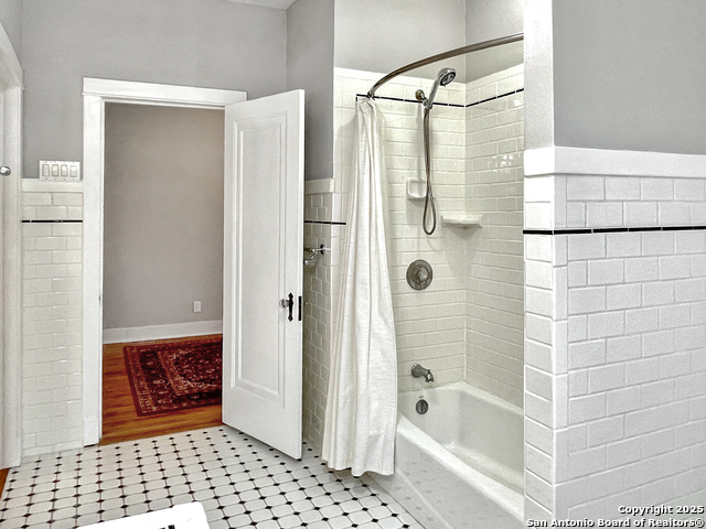 Image 21 of 32 For 436 Gramercy Pl W