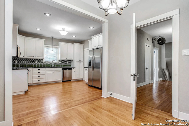 Image 23 of 32 For 436 Gramercy Pl W
