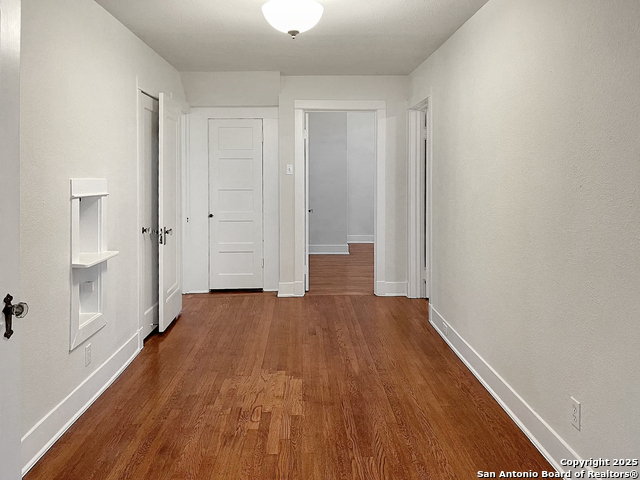 Image 4 of 32 For 436 Gramercy Pl W