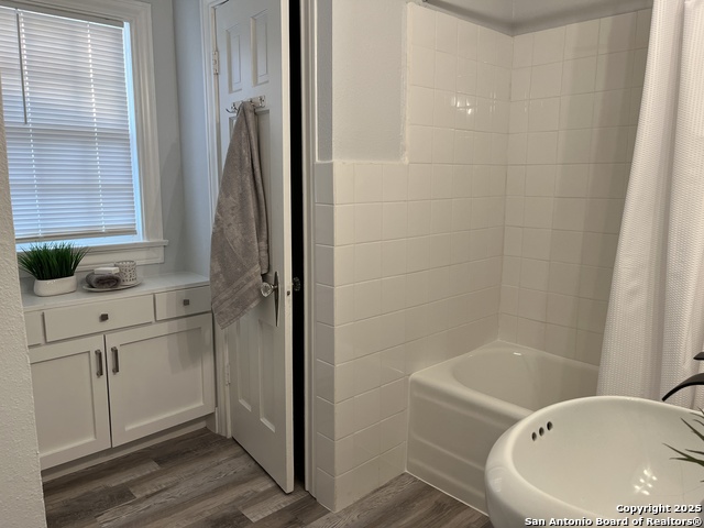 Image 8 of 9 For 117 Ridgewood Ct W
