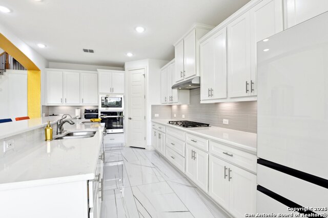 Image 14 of 51 For 27118 Dana Creek Dr