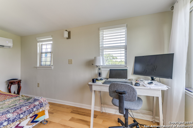 Image 18 of 22 For 215 Jennifer Drive