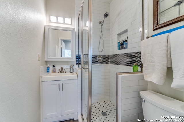 Image 20 of 22 For 215 Jennifer Drive