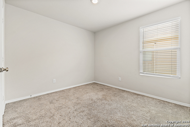 Listing photo id 9 for 7207 Lincoln Trace
