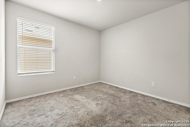 Listing photo id 10 for 7207 Lincoln Trace