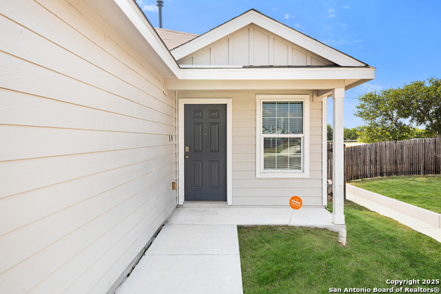 Listing photo id 0 for 7207 Lincoln Trace
