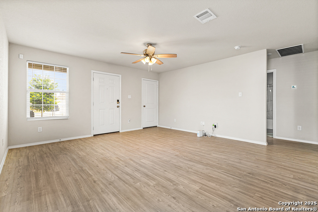 Listing photo id 2 for 7207 Lincoln Trace