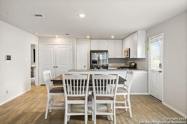 Listing photo id 4 for 7207 Lincoln Trace
