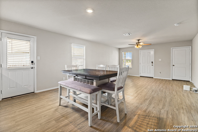 Listing photo id 5 for 7207 Lincoln Trace