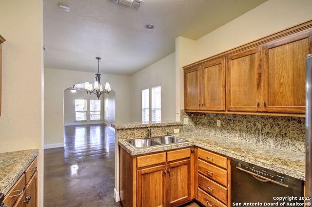 Listing photo id 8 for 2222 Gruene Lake