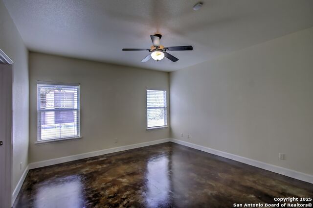 Listing photo id 17 for 2222 Gruene Lake