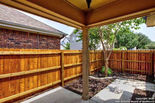 Listing photo id 18 for 2222 Gruene Lake