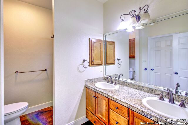 Listing photo id 3 for 2222 Gruene Lake