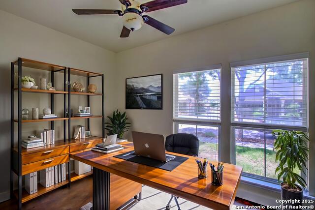 Listing photo id 5 for 2222 Gruene Lake