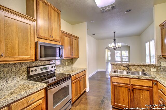 Listing photo id 6 for 2222 Gruene Lake