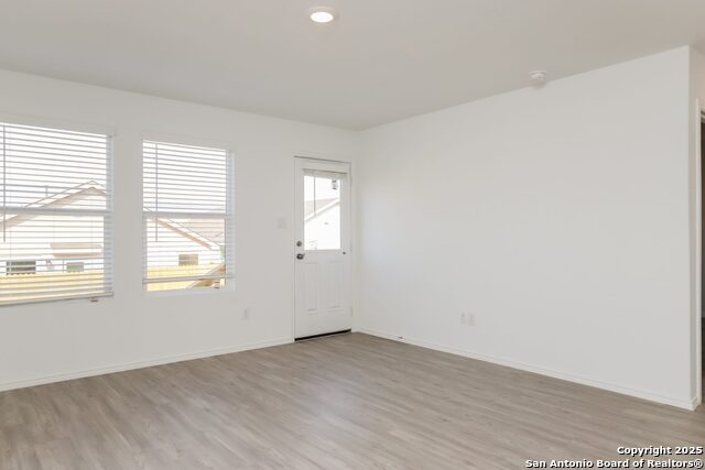 Image 3 of 16 For 2831 Millikan Dr