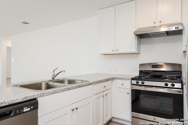 Image 7 of 16 For 2831 Millikan Dr