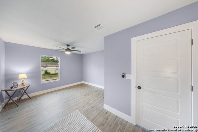 Listing photo id 9 for 1437 Avant