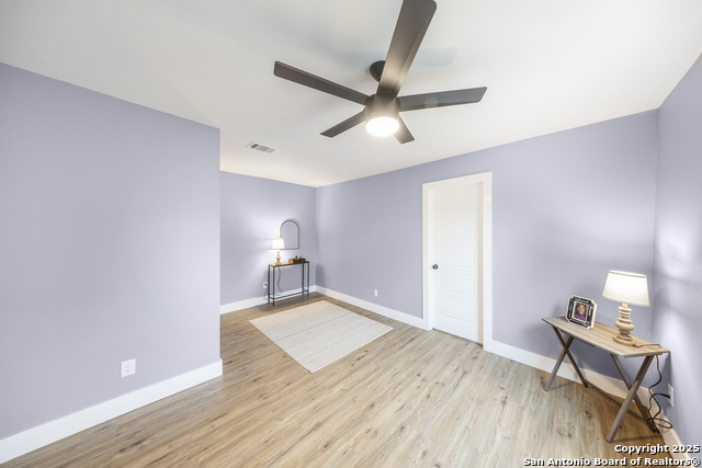 Listing photo id 10 for 1437 Avant