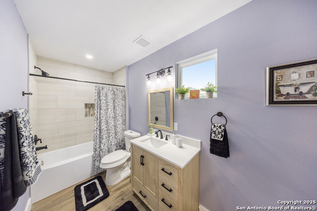 Listing photo id 11 for 1437 Avant