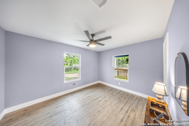 Listing photo id 12 for 1437 Avant