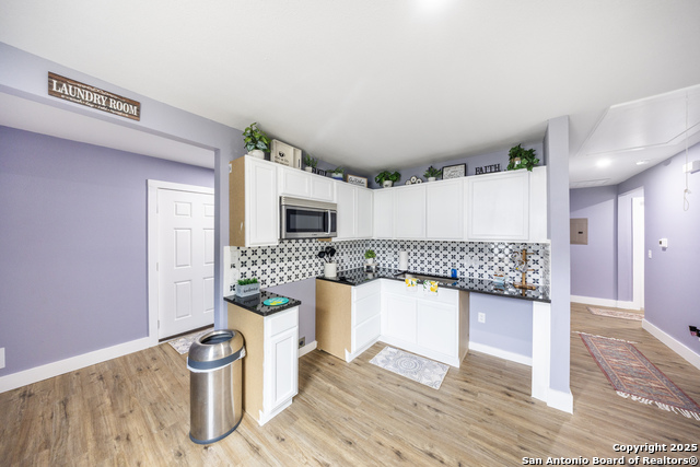 Listing photo id 6 for 1437 Avant