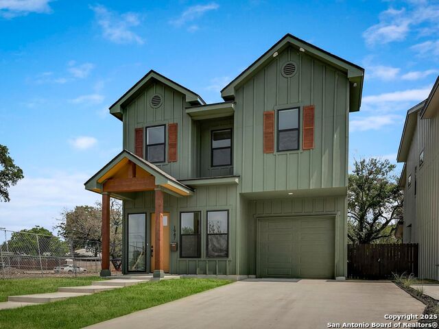 Listing photo id 1 for 1947 West French Place