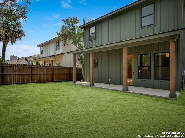 Listing photo id 34 for 1947 West French Place