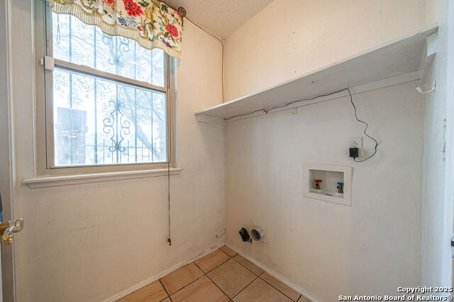 Image 9 of 26 For 3922 Barrington  0