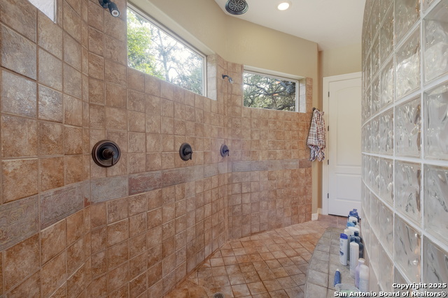 Image 16 of 28 For 10402 Oak Forest Way