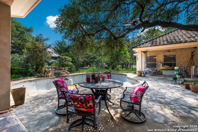 Image 24 of 28 For 10402 Oak Forest Way