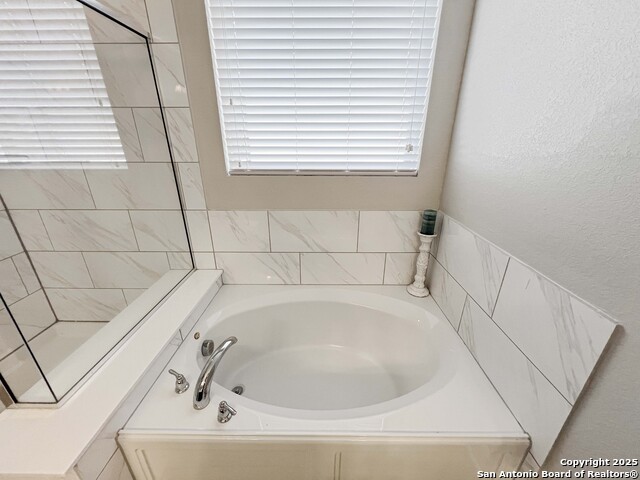 Listing photo id 40 for 14203 Sam Houston