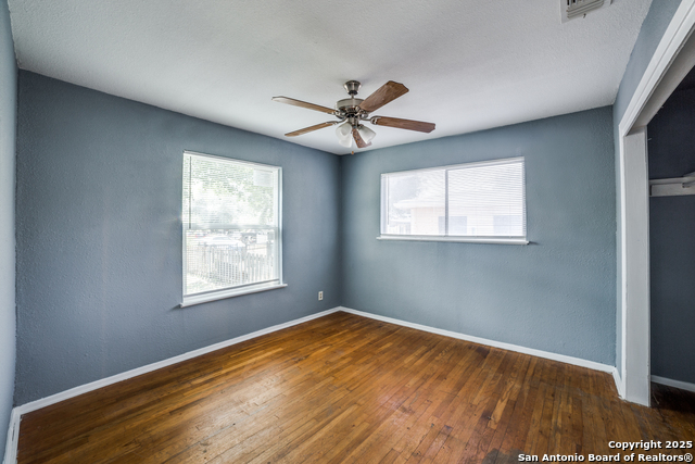 Listing photo id 8 for 523 Bangor  