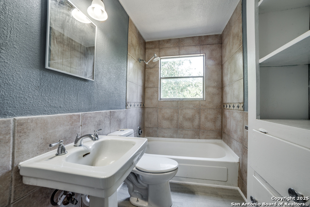 Listing photo id 9 for 523 Bangor  