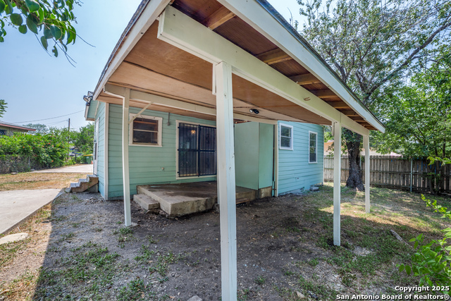 Listing photo id 10 for 523 Bangor  